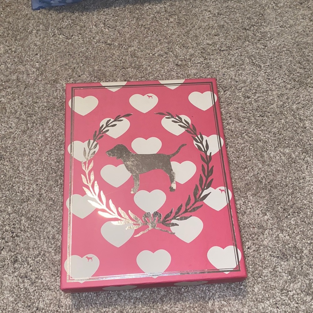 Vs pink collectors box